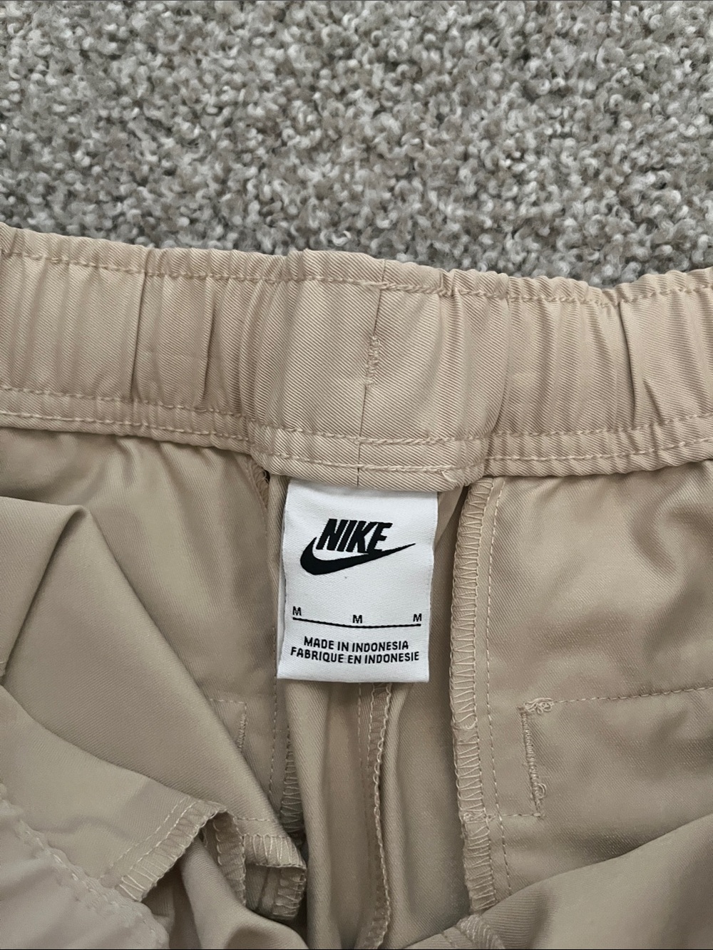 Men's Nike Beige Woven Tapered Leg Pants Size Medium - Picture 3 of 4